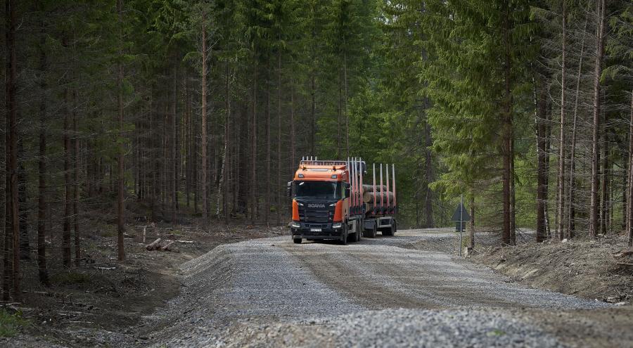  Scania R 580 XT 6x4 Highline Timber Truck 2017 года  (фото 1 из 8)